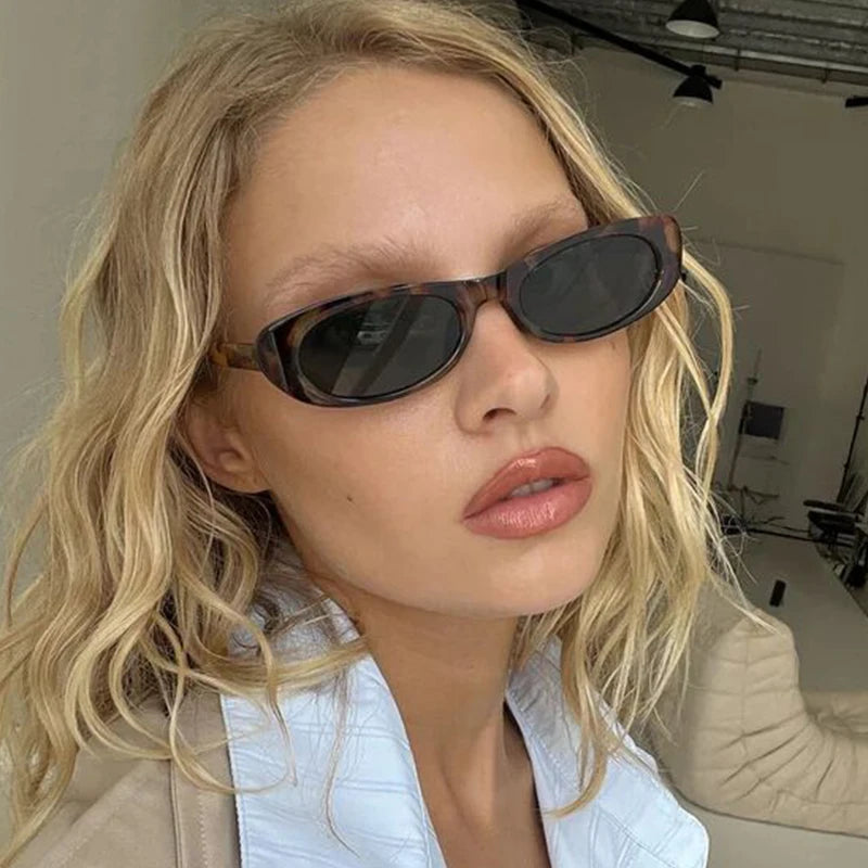 Women's Retro Oval Sunglasses Black Small Frame Fashion Brand Trendy Hot Points Sun Glasses Ladies Star Shades UV400 Eyewear